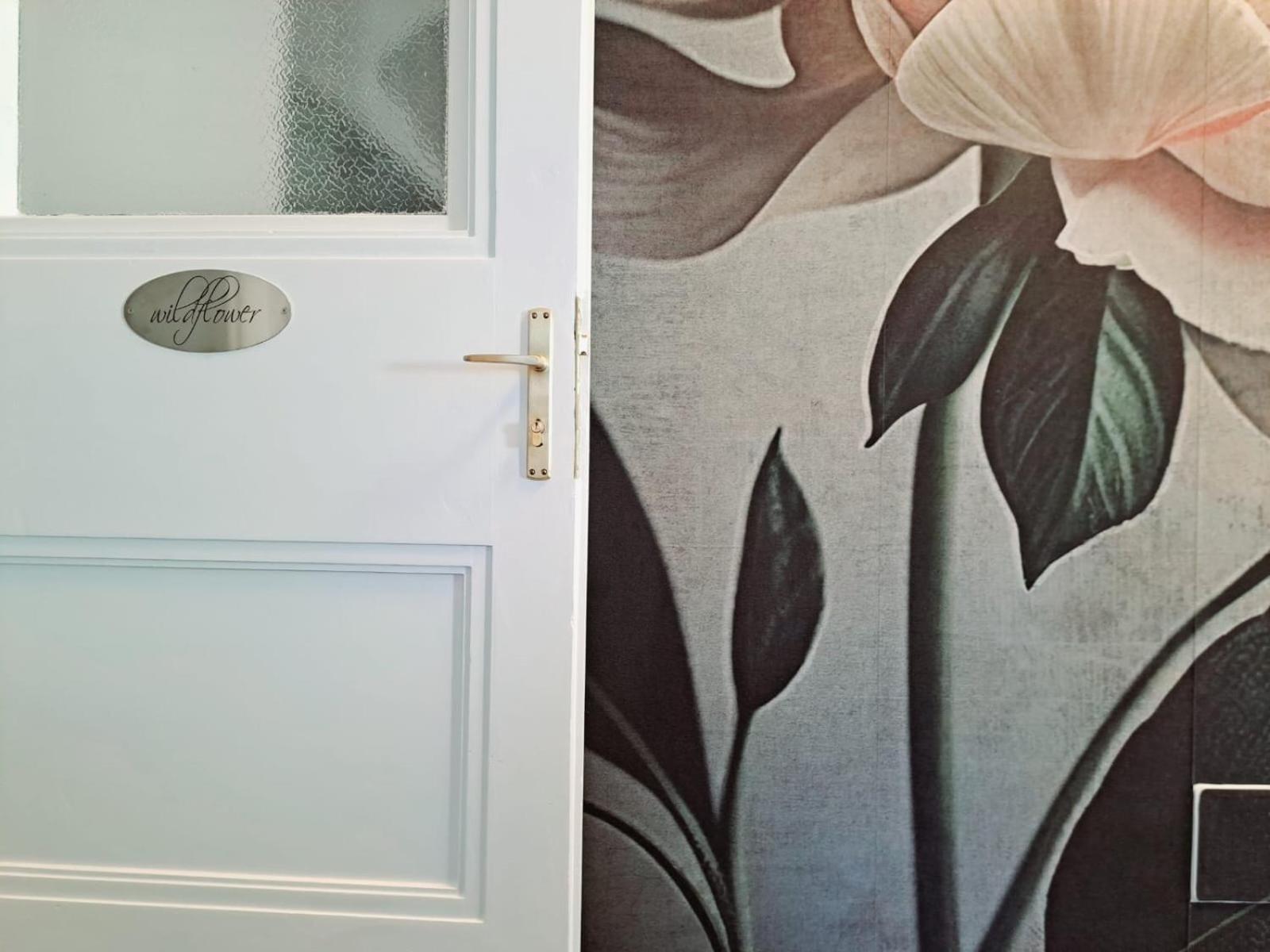 Apartment Wildflower In Privatvilla Im Herzen Merans Экстерьер фото