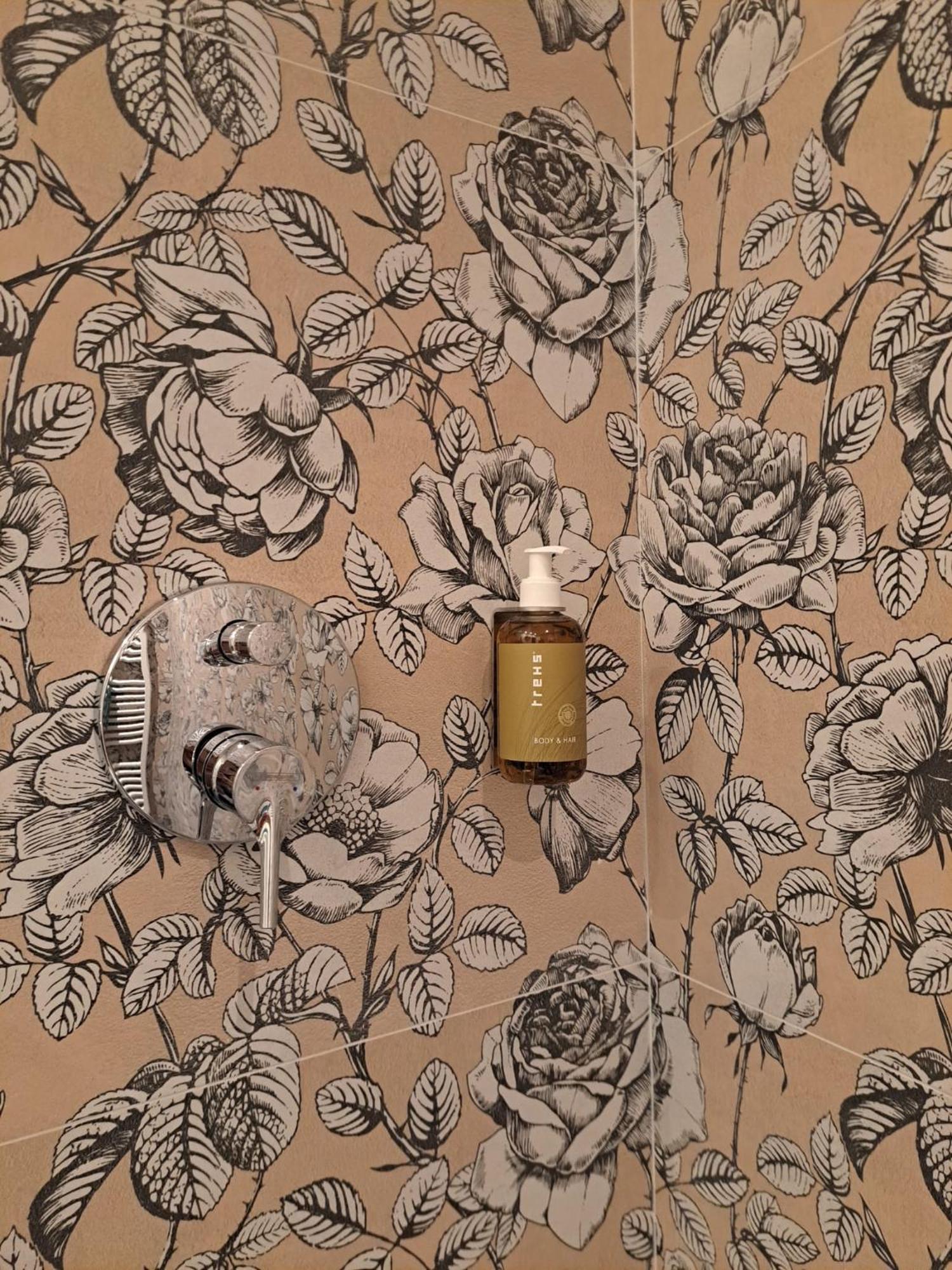 Apartment Wildflower In Privatvilla Im Herzen Merans Экстерьер фото