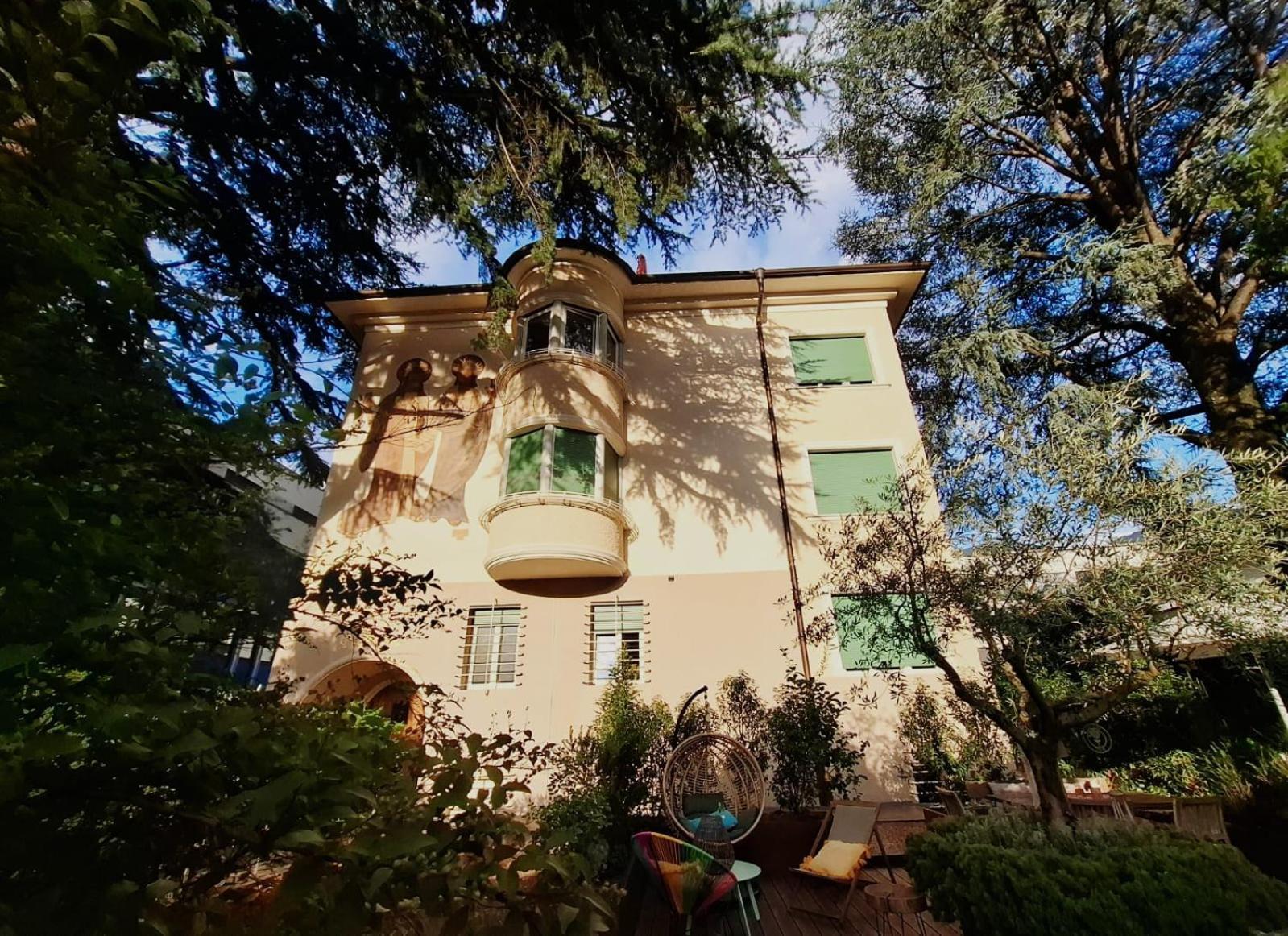 Apartment Wildflower In Privatvilla Im Herzen Merans Экстерьер фото